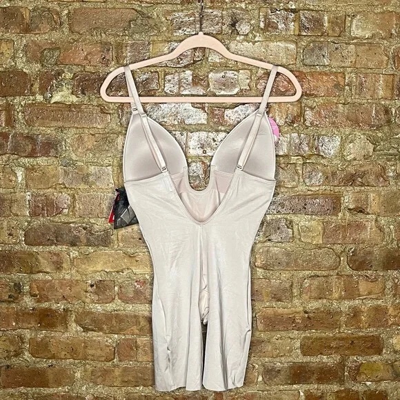 Spanx suit Your Fancy Plunge Low-Back Mid-Thigh BodysuitNWTmedium - Picture 3 of 4